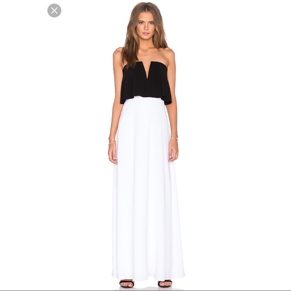 Dresses & Skirts - NWT: black and white classy dress✨
